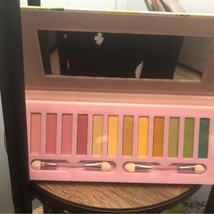 Icing eyeshadow palette